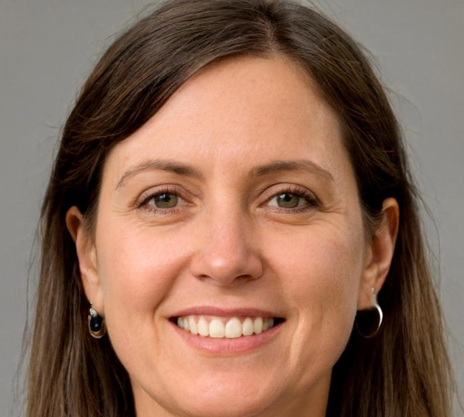 Sarah Müller, Finance Director